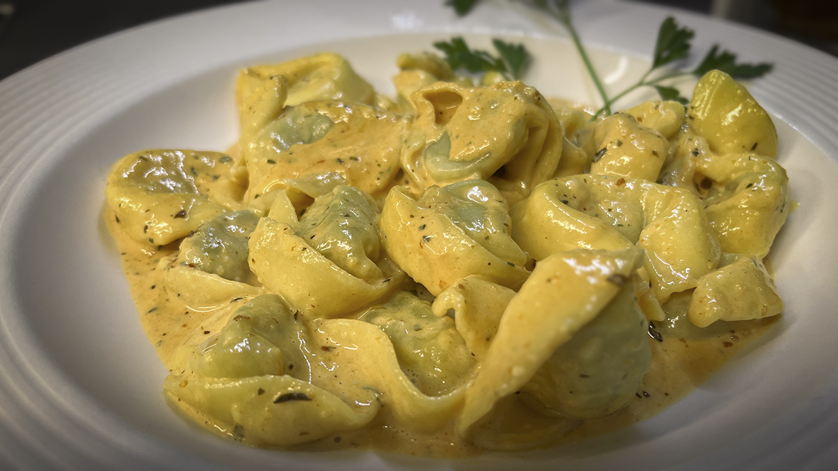 Tortelloni <span style='font-family:pol_kam_extra_light;font-size:15px;text-transform:none;'>mit Spinatfüllung </span>